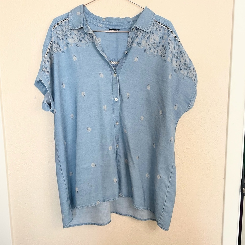 J.Jill 100% Tencel Chambray Floral Lace Yoke Relaxed Button Shirt Blue Women’s M - Picture 2 of 12